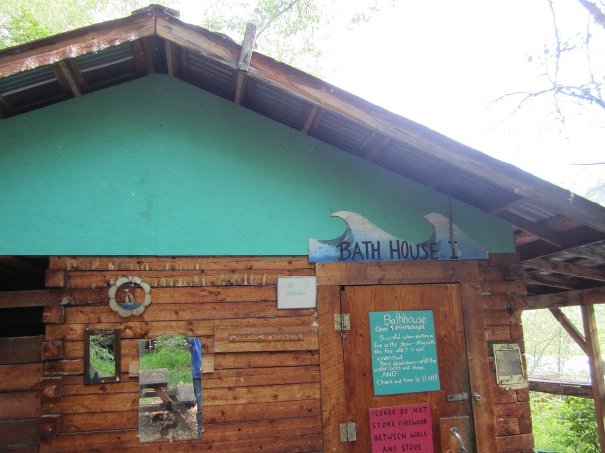 Dawson City River Hostel Exterior photo