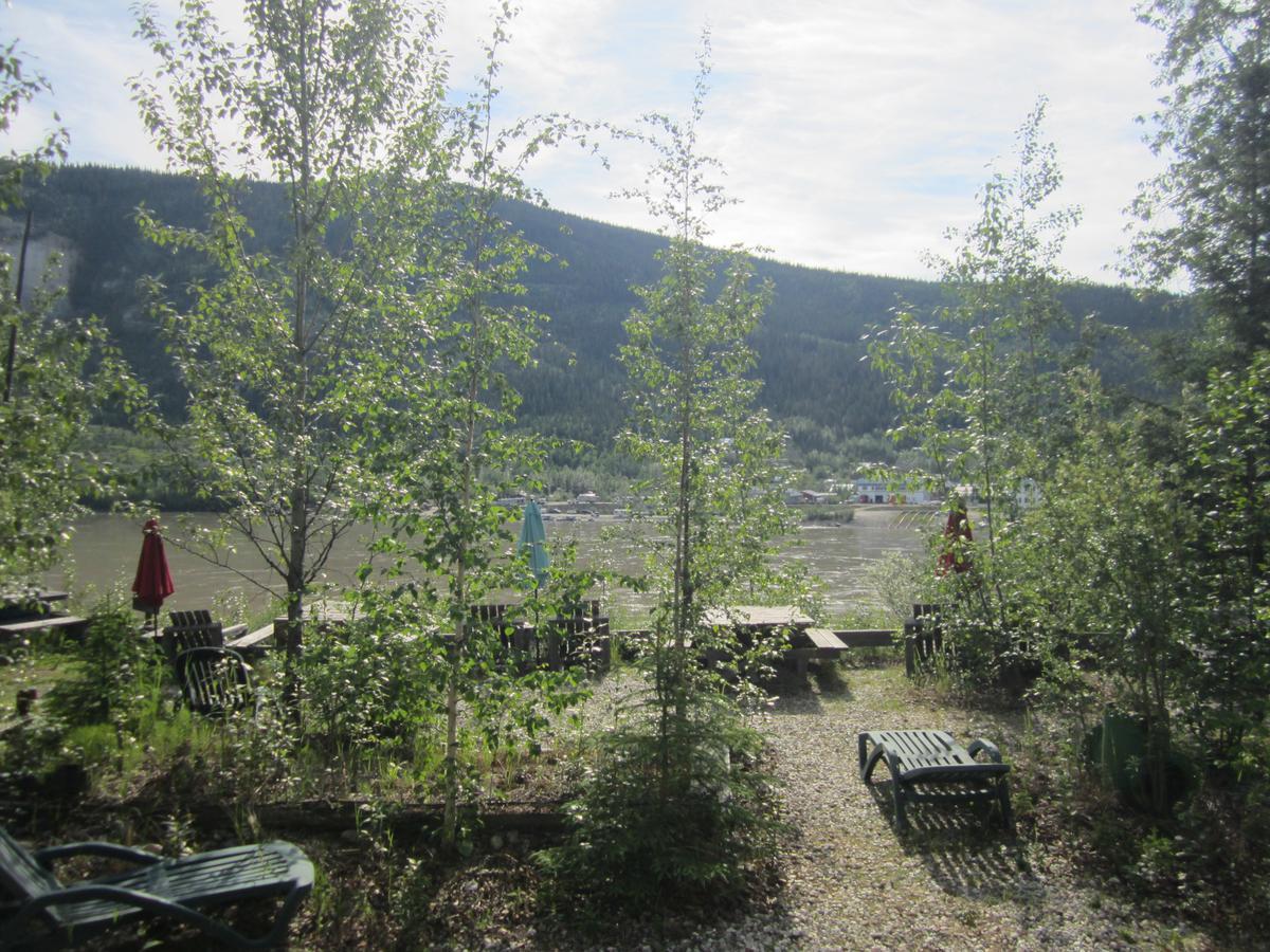 Dawson City River Hostel Exterior photo