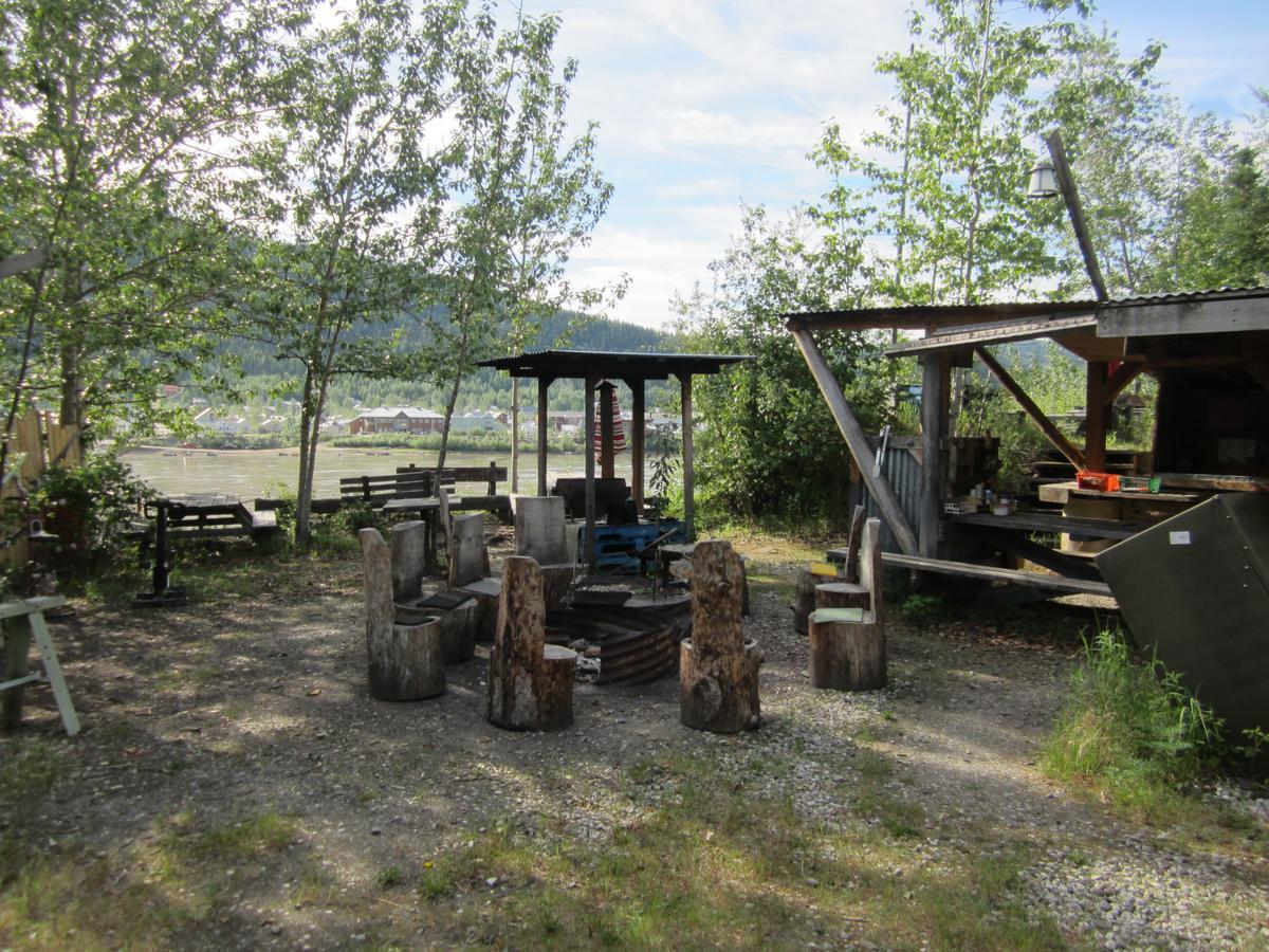 Dawson City River Hostel Exterior photo