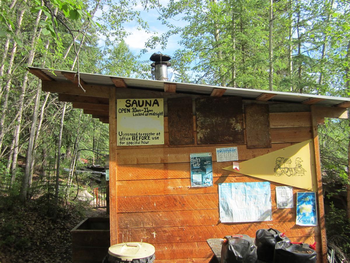 Dawson City River Hostel Exterior photo